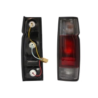 Calavera Derecha en Tono Humo con Arnés Diforza para D21, D22