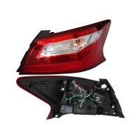 Calavera Exterior Derecha en Tono Claro con Arnés Diforza para Altima L33