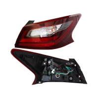 Calavera Exterior Derecha en Rojo y Blanco Tono Oscuro con Arnés Diforza para Altima L33