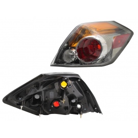 Calavera Derecha en Tres Colores con Mica Translucida sin Arnés Difroza para Altima Sedán L32