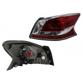 Calavera Derecha en Tono Oscuro sin Arnés Diforza para Altima Coupe L33