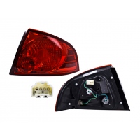 Calavera Derecha Roja con Arnés DEPO para Sentra B15