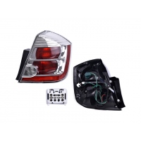 Calavera Derecha con Fondo Cromado y Arnés DEPO para Sentra B16