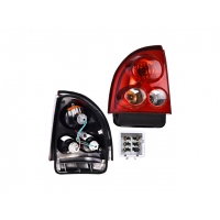 Calavera Izquierda con Sockets y Focos DEPO para Chevy C2 Versión Sedán