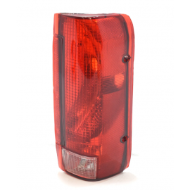 Calavera Roja Cuadriculada sin Arnés Derecha Auto Magic para Pickup F150, F250