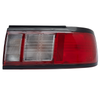 Calavera Derecha con Marco Negro y Foco DEPO para Tsuru 3