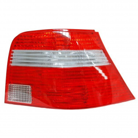 Calavera Derecha con Direccional Blanca Auto Magic para Golf A4