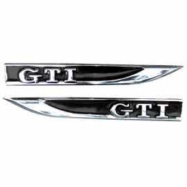 Par de Emblemas GTI Negros con Cromo Laterales