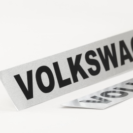 Juego de 4 Estribos Interiores con Letrero Negro Volkswagen