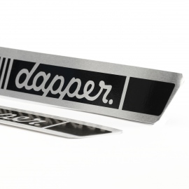 Juego de 4 Estribos Interiores con Letrero Dapper