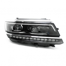 Faro Principal Derecho con Fondo Negro, Filo Cromado y Luz LED Auto Magic para Tiguan
